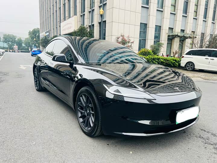 Фото 8 - Tesla Model 3