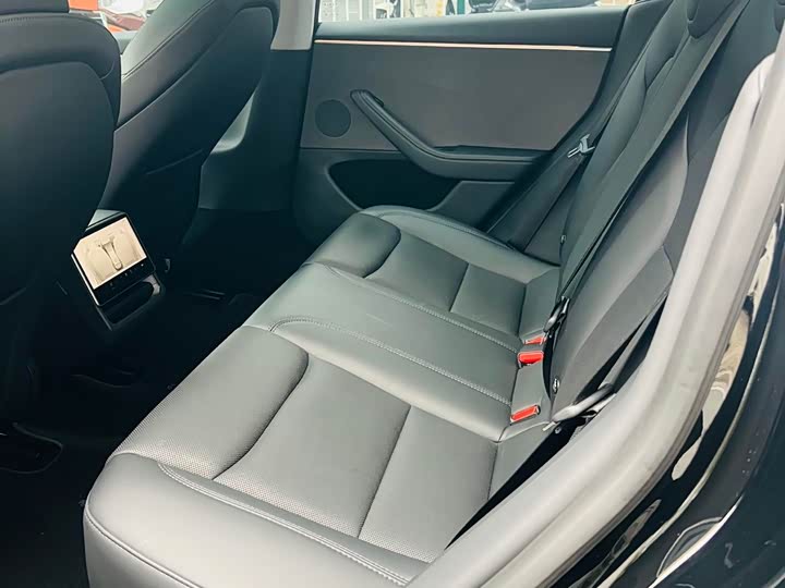 Фото 9 - Tesla Model 3