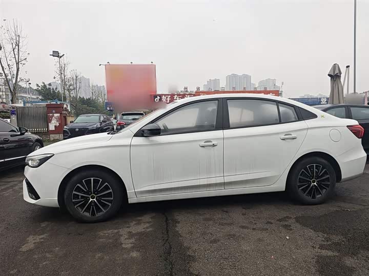 Фото 5 - Roewe i5