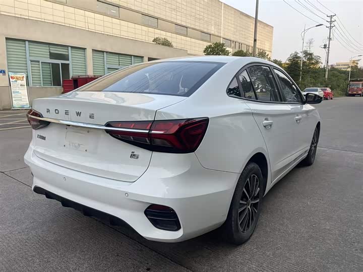 Фото 7 - Roewe i5