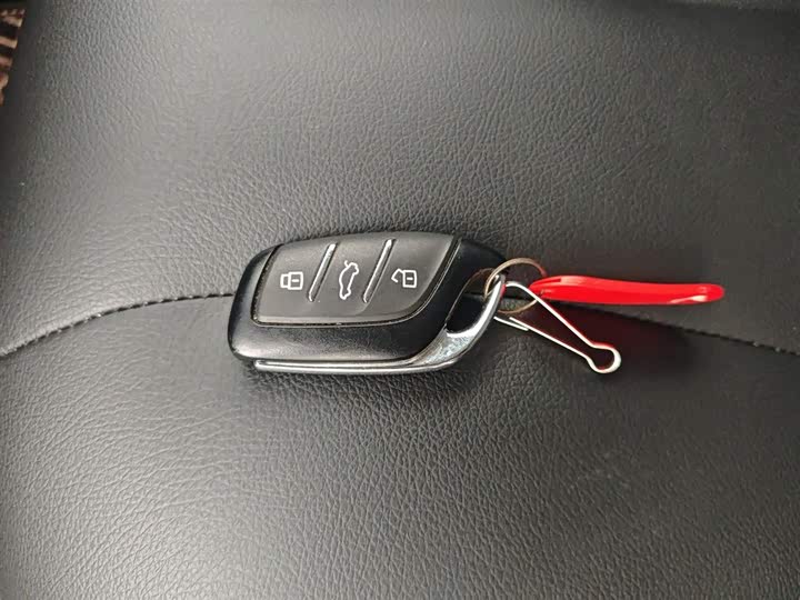 Фото 9 - Roewe i5