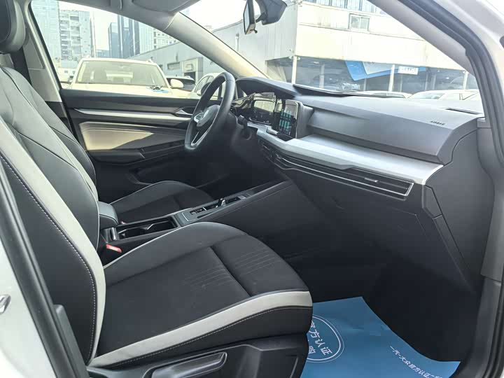 Фото 8 - Volkswagen Golf