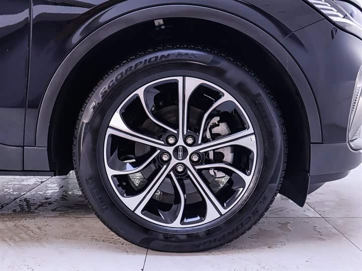 Фото 6 - Lincoln Nautilus