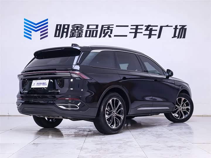 Фото 7 - Lincoln Nautilus