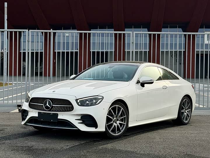 Фото 1 - Mercedes-Benz E-Class