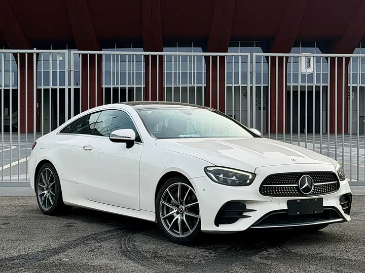 Фото 2 - Mercedes-Benz E-Class