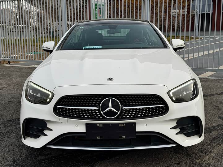 Фото 3 - Mercedes-Benz E-Class