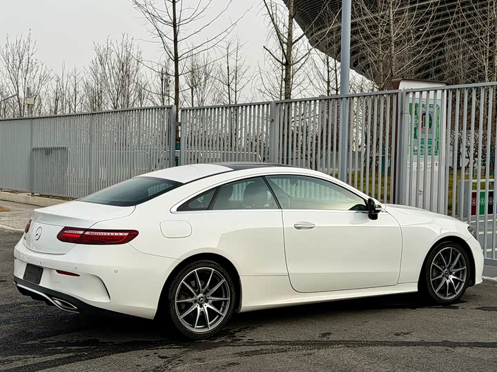 Фото 6 - Mercedes-Benz E-Class