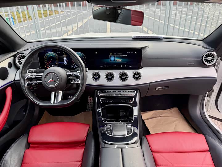 Фото 8 - Mercedes-Benz E-Class