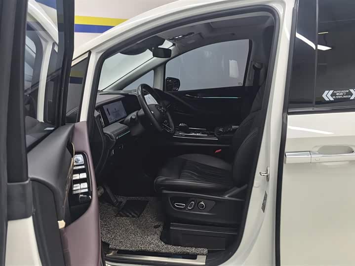 Фото 9 - GAC Trumpchi M8