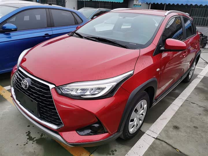 Фото 1 - Toyota Yaris L Hatchback