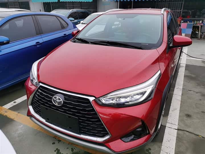 Фото 3 - Toyota Yaris L Hatchback