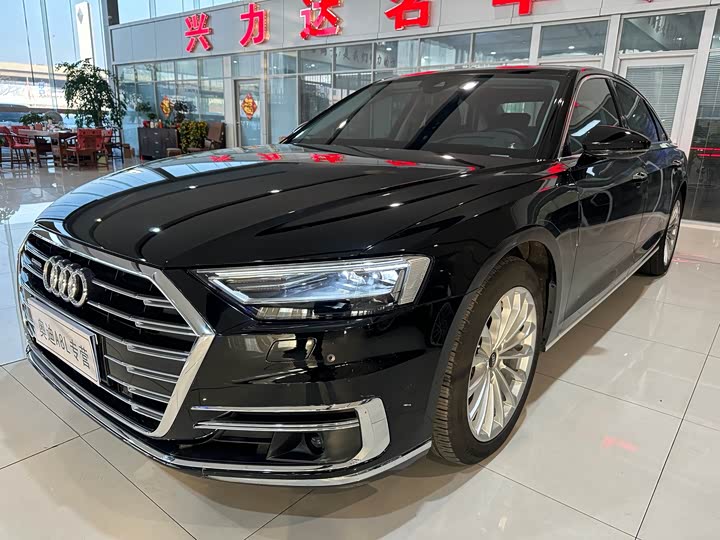 Фото 1 - Audi A8