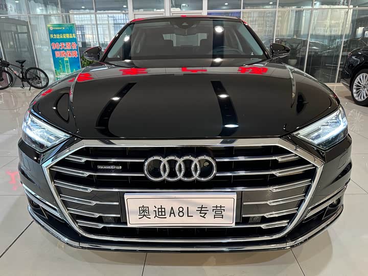 Фото 2 - Audi A8