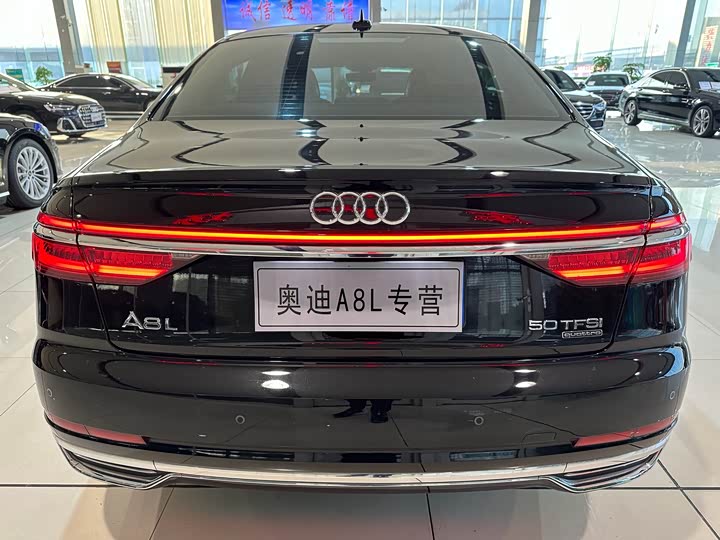 Фото 4 - Audi A8