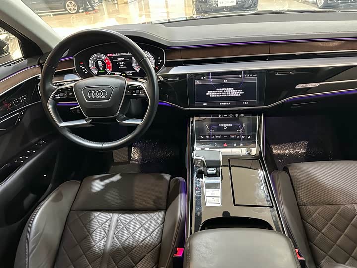 Фото 5 - Audi A8