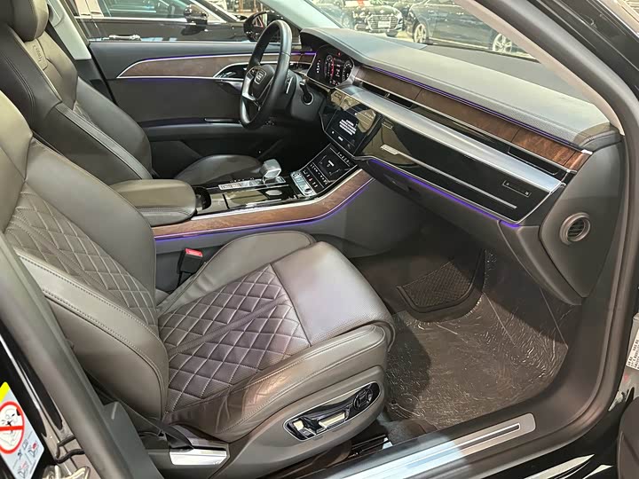 Фото 6 - Audi A8