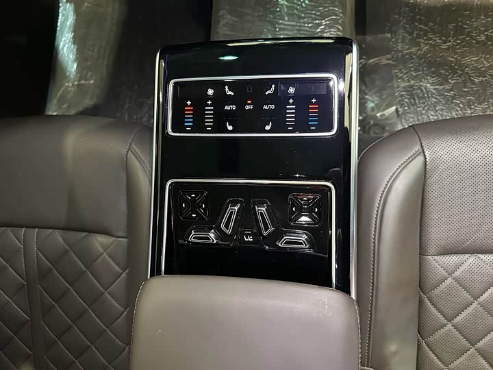 Фото 8 - Audi A8