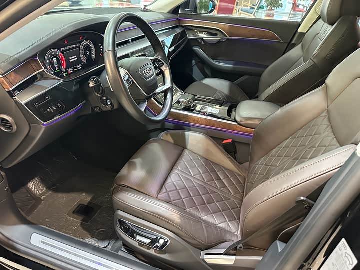 Фото 9 - Audi A8