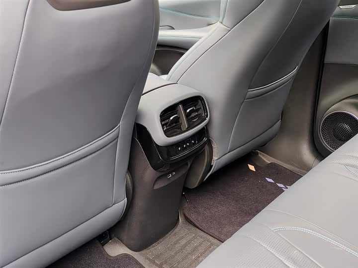 Фото 9 - BYD Sea Lion 07 DM-i Hybrid