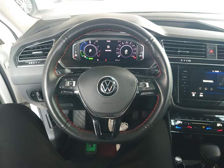Фото 3 - Volkswagen Tiguan L Hybrid
