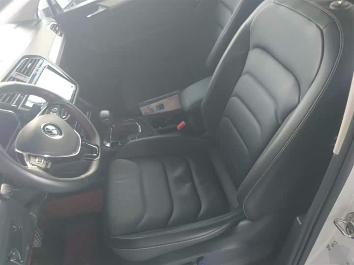 Фото 7 - Volkswagen Tiguan L Hybrid