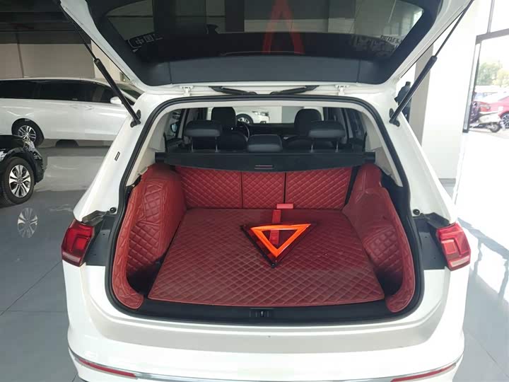 Фото 9 - Volkswagen Tiguan L Hybrid