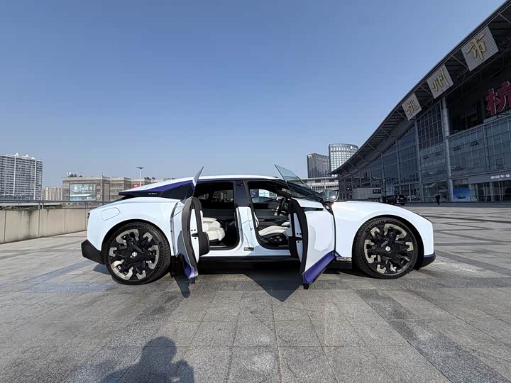 Фото 4 - HiPhi Z