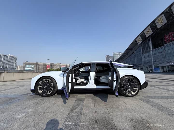 Фото 8 - HiPhi Z