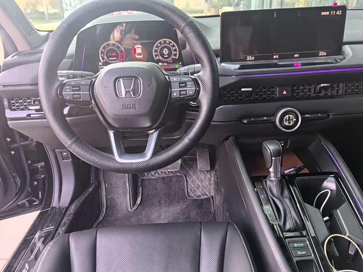 Фото 8 - Honda Accord