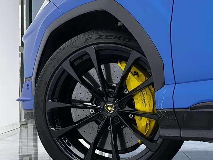 Фото 8 - Lamborghini Urus