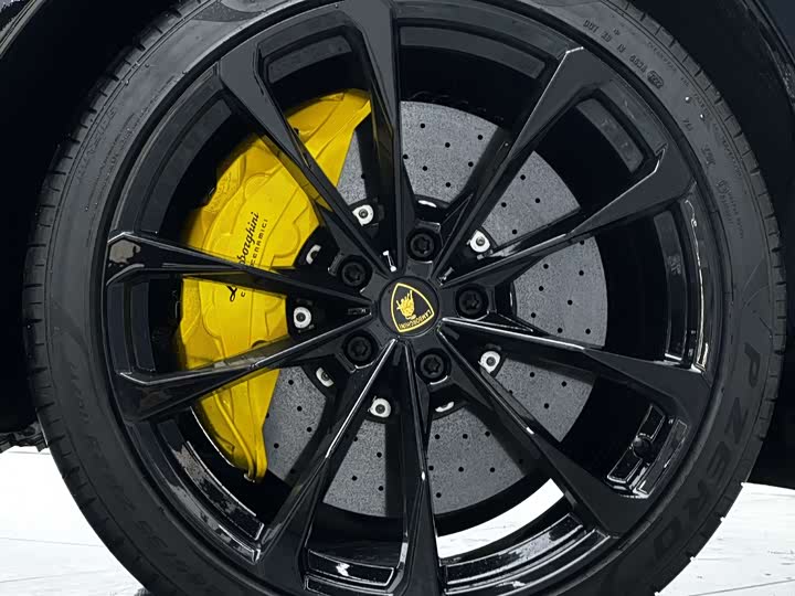 Фото 9 - Lamborghini Urus