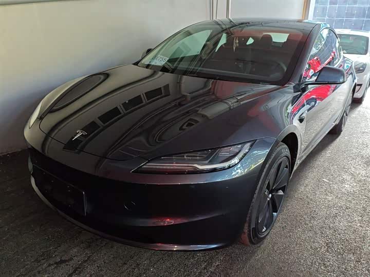 Фото 1 - Tesla Model 3