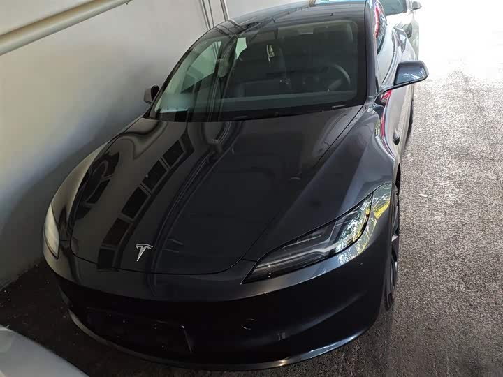 Фото 3 - Tesla Model 3