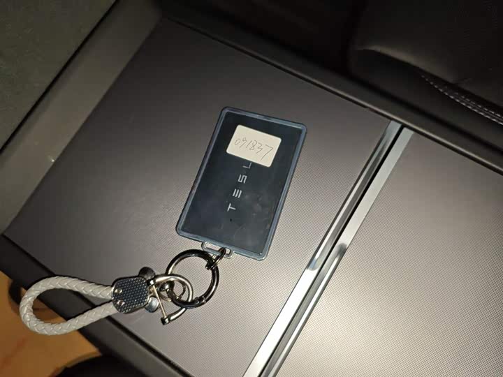 Фото 9 - Tesla Model 3