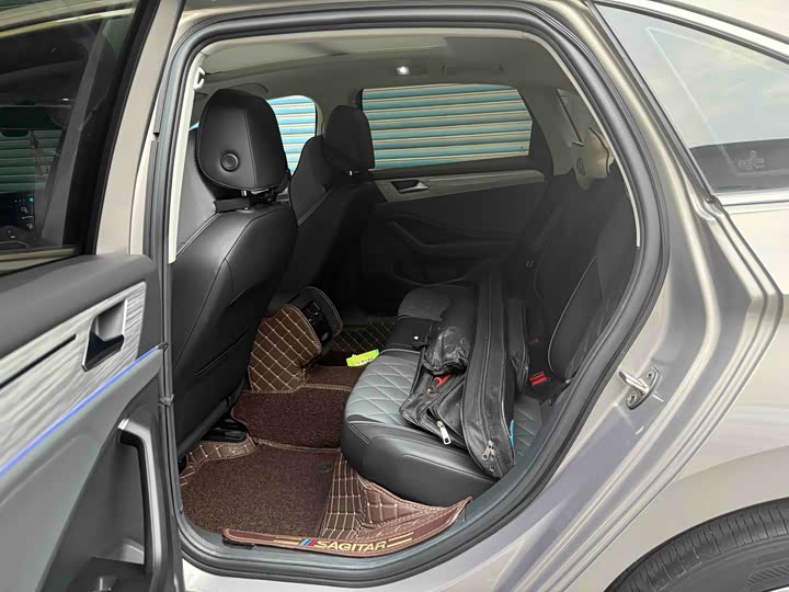 Фото 9 - Volkswagen Sagitar L