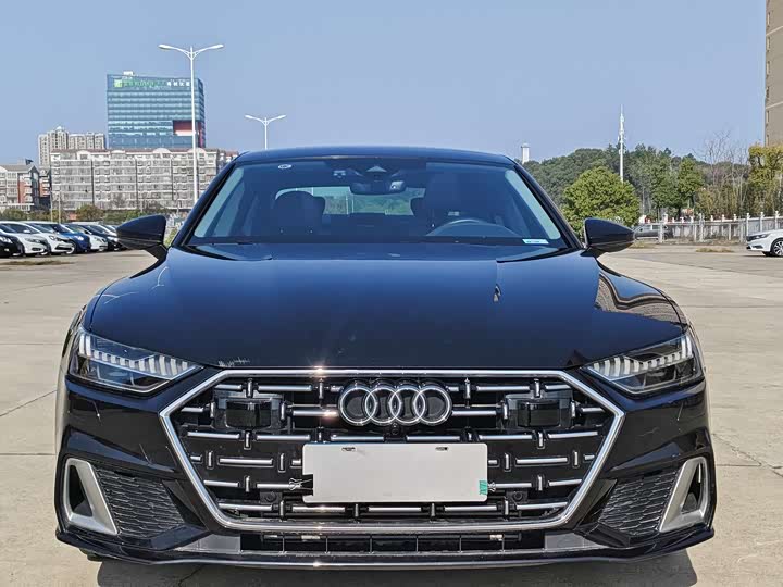 Фото 2 - Audi A7L