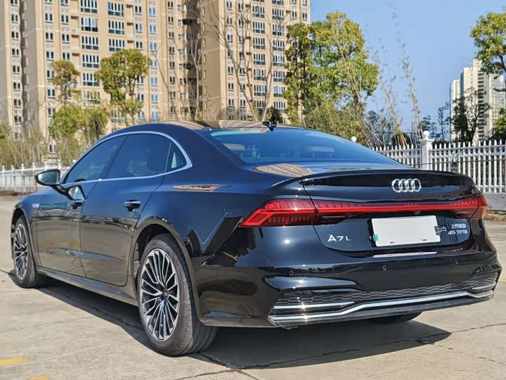 Фото 4 - Audi A7L