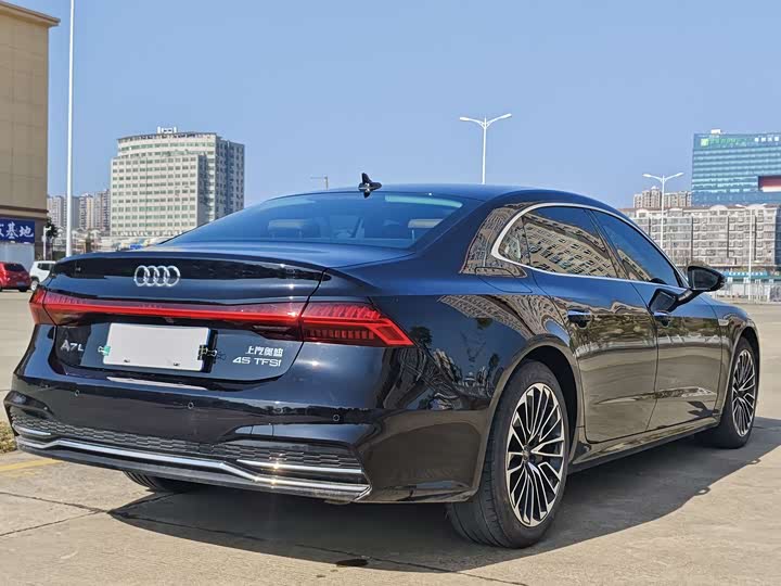 Фото 6 - Audi A7L