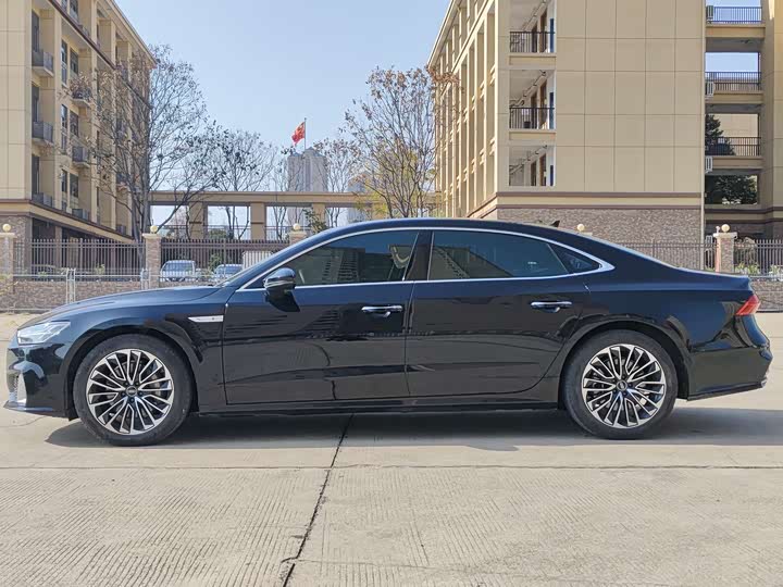 Фото 7 - Audi A7L