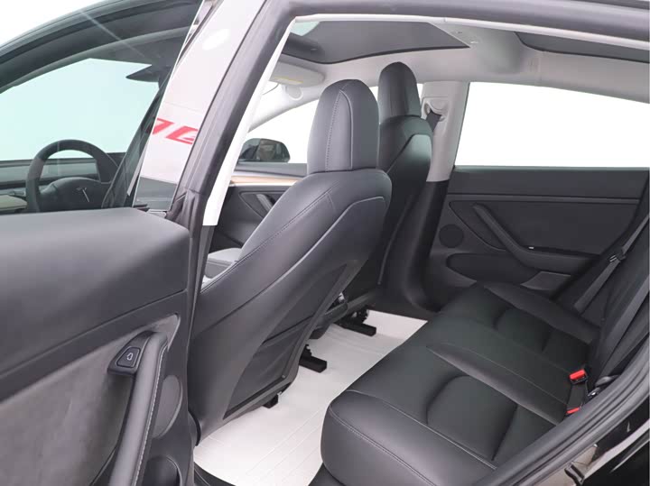 Фото 5 - Tesla Model 3