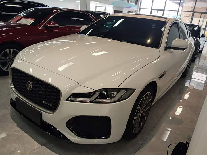 Фото 1 - Jaguar XF L