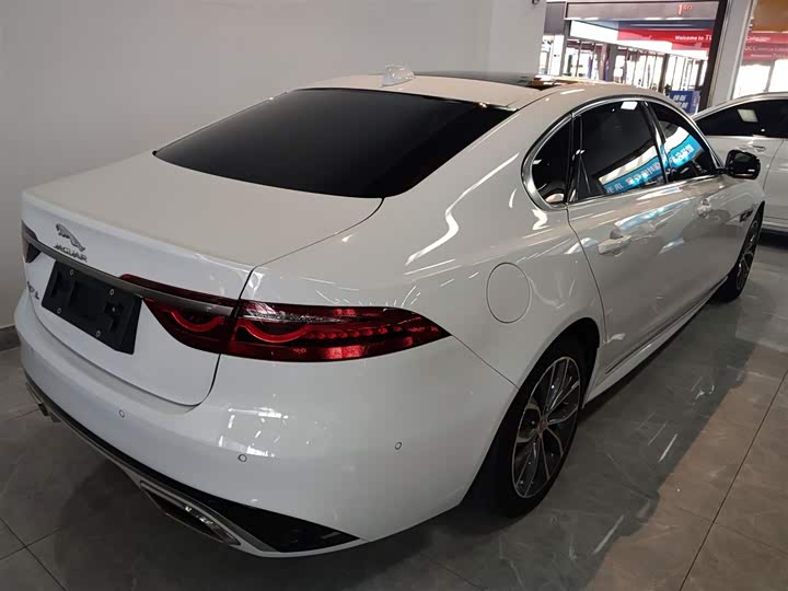 Фото 7 - Jaguar XF L