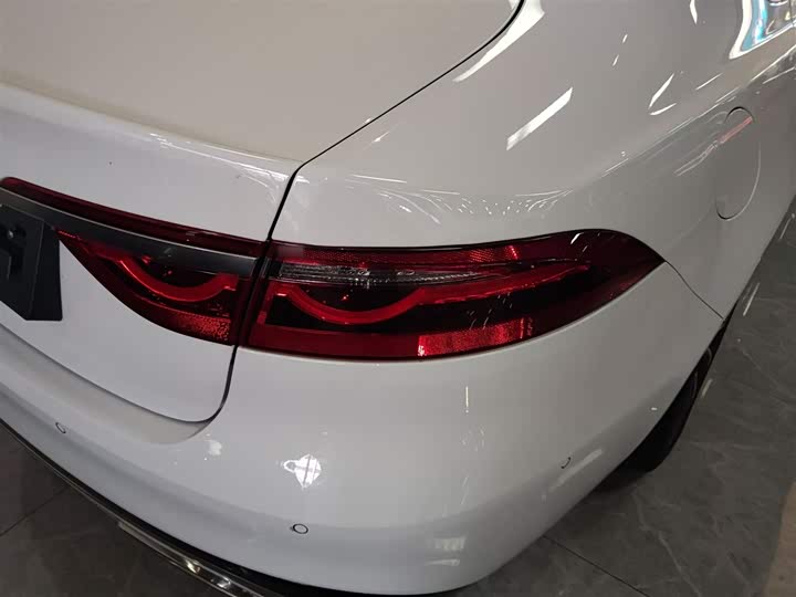 Фото 8 - Jaguar XF L