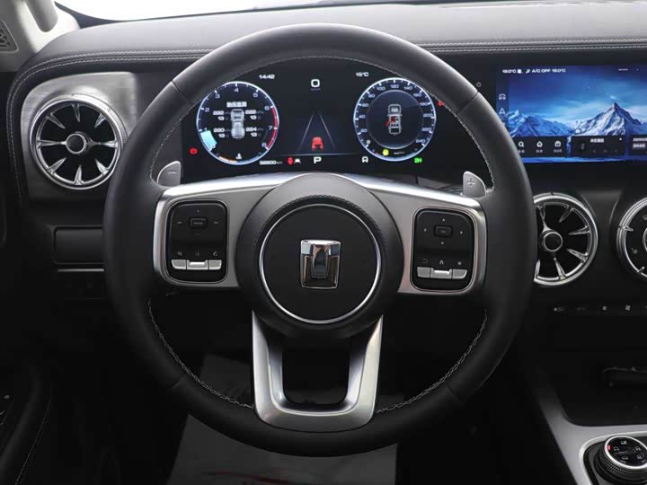 Фото 8 - Tank 300