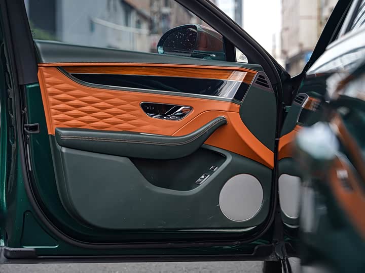 Фото 9 - Bentley Flying Spur