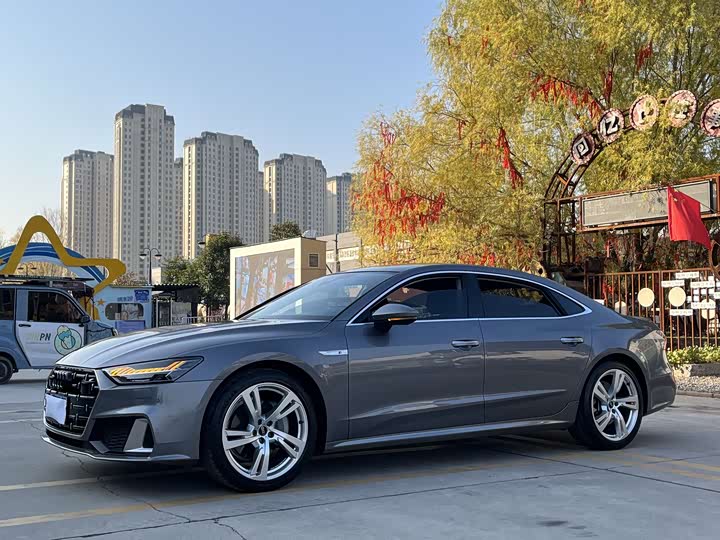 Фото 1 - Audi A7L