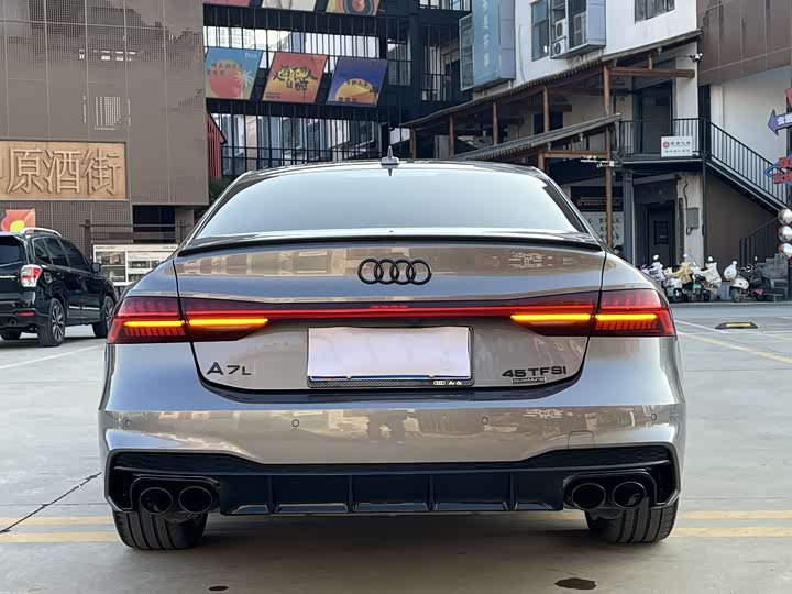 Фото 2 - Audi A7L