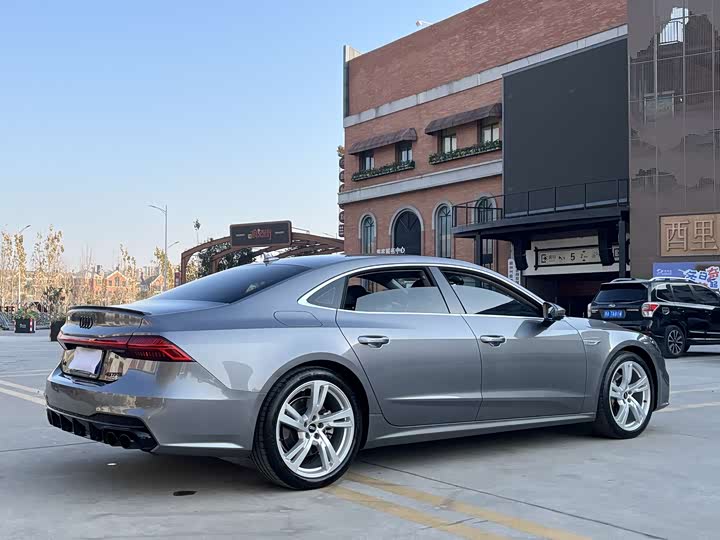 Фото 4 - Audi A7L