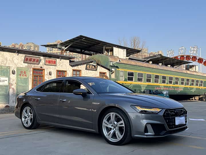 Фото 8 - Audi A7L